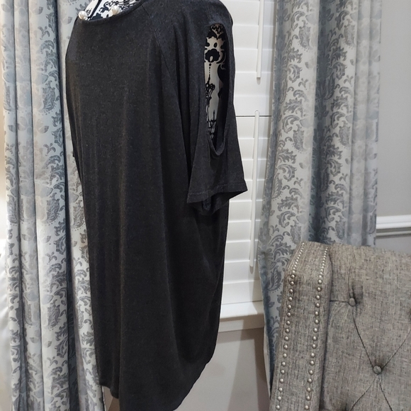 Gray top - Picture 3 of 3